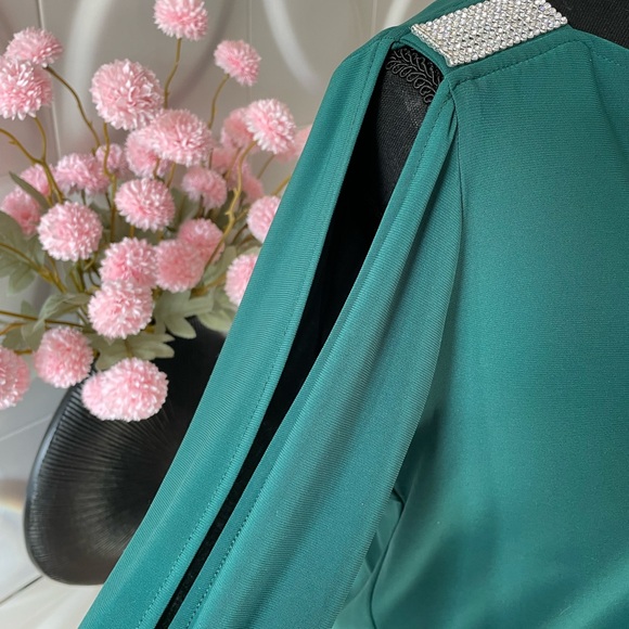 DB Women's Emerald Green Cold Shoulder Blouse with Bling Accents Size Small - Picture 4 of 12